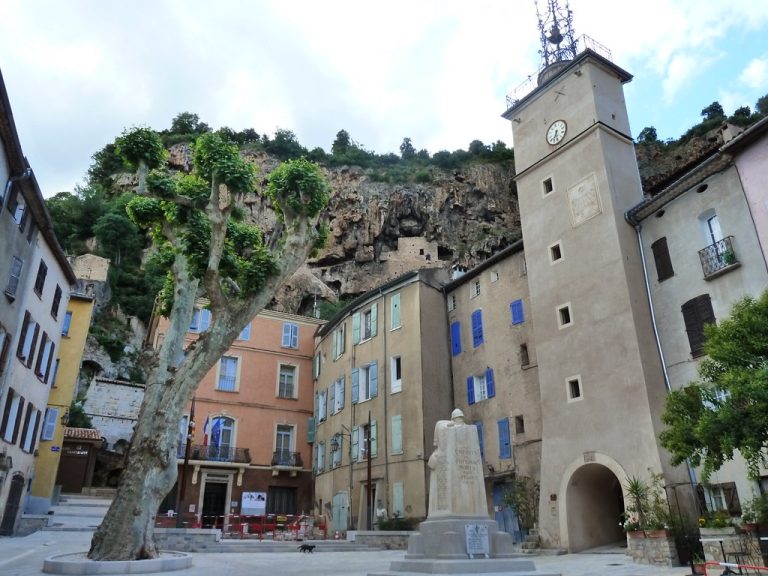 Vue de Cotignac