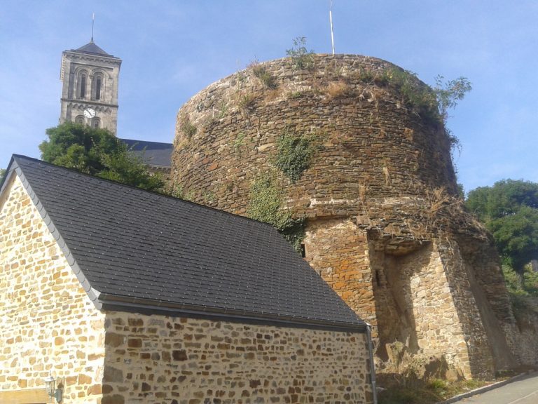Vue de Montsûrs-Saint-Céneré